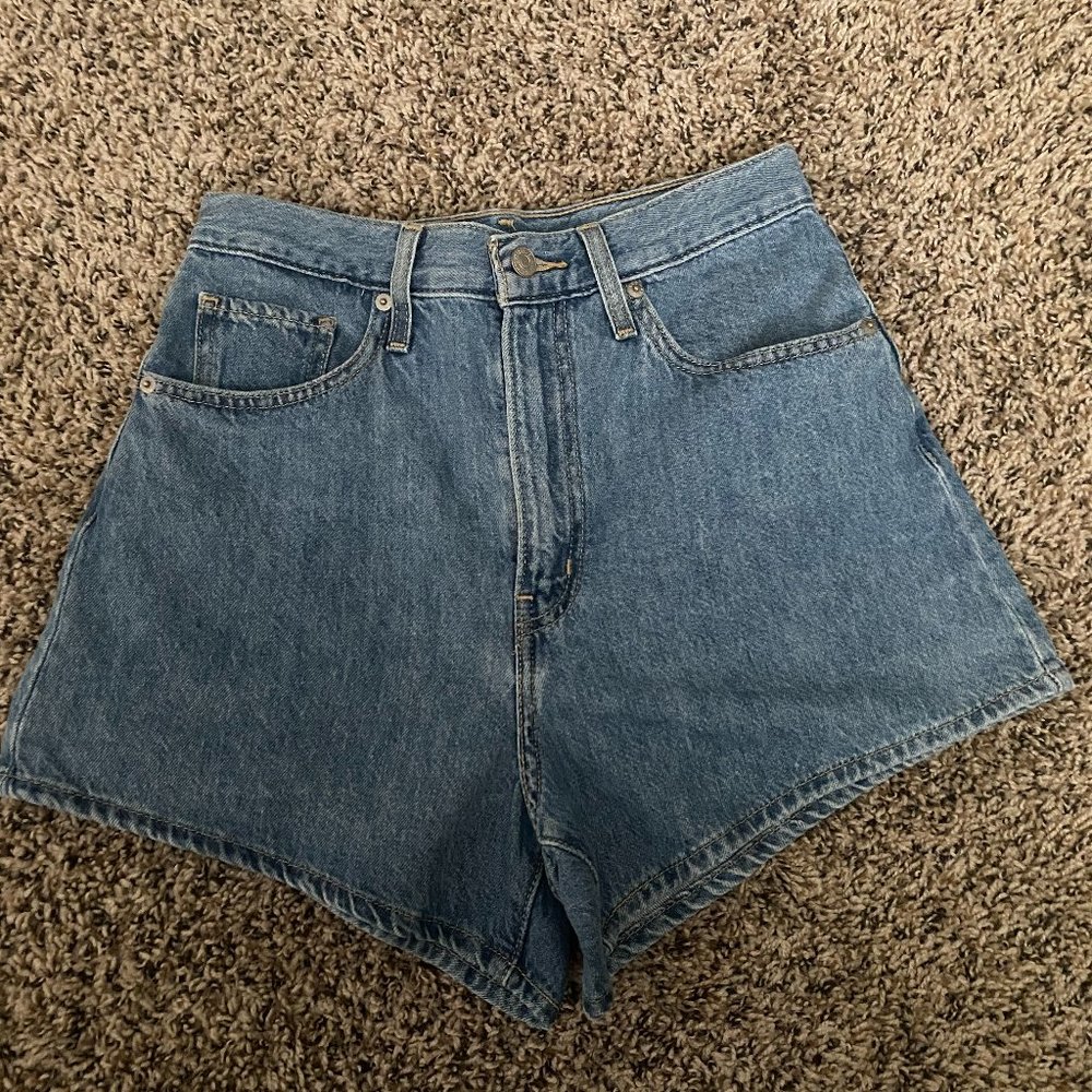 Levi's high waisted mom shorts size 27